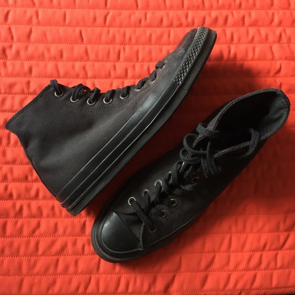 High top Converse/Chuck Taylor (9/11) LIKE NEW